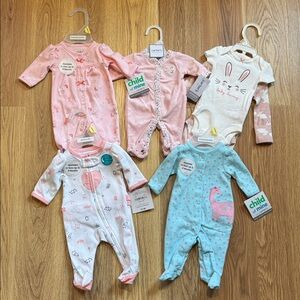 Carter Child of Mine Preemie Baby Clothing Lot Sleepers Bodysuits 7 Pieces